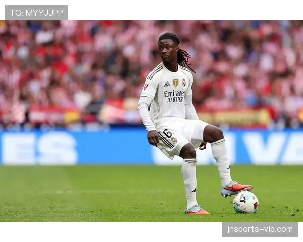 卡马文加的战术适配困境：固定位置是否限制其多面性价值？